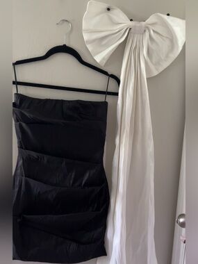 Elegant Black Strapless Ruched Sheath Dress